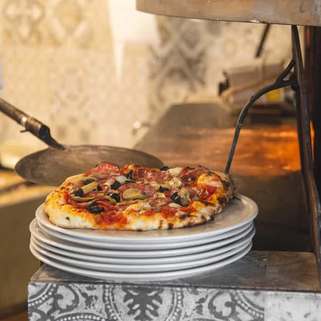 Sorrento: Pizza Making Course - Oven-Time Dining in the Restaurant, Plus Dessert When It Shows Up