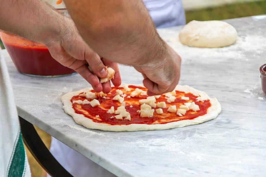 SORRENTO: Pizza School Mastering Neapolitan Delights - The Master Pizzaiolo Moment: Francesco’s Teaching Style