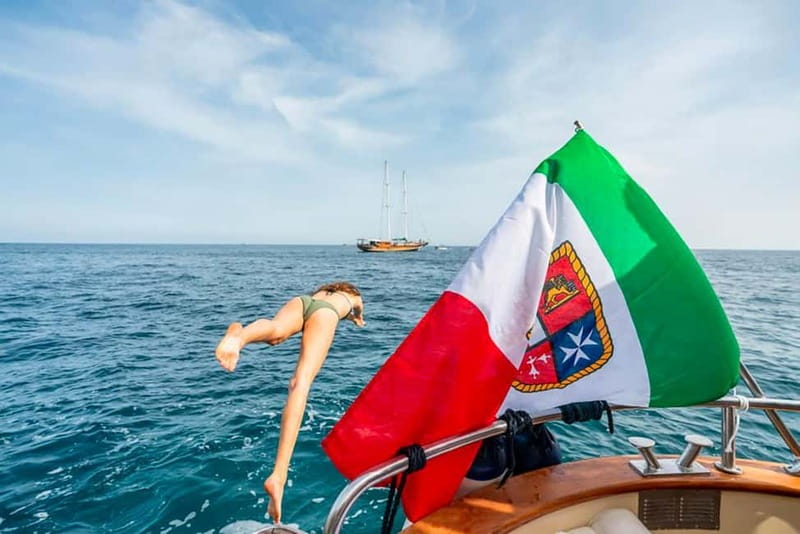 Sorrento: Positano & Amalfi Coast Small-Group Boat Tour - Punta Campanella to the main coastline: the scenic warm-up