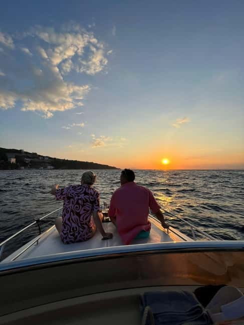 Sorrento: Sunset Coastal Boat Tour with Aperitif - Small-group sailing with indoor comfort and real water access