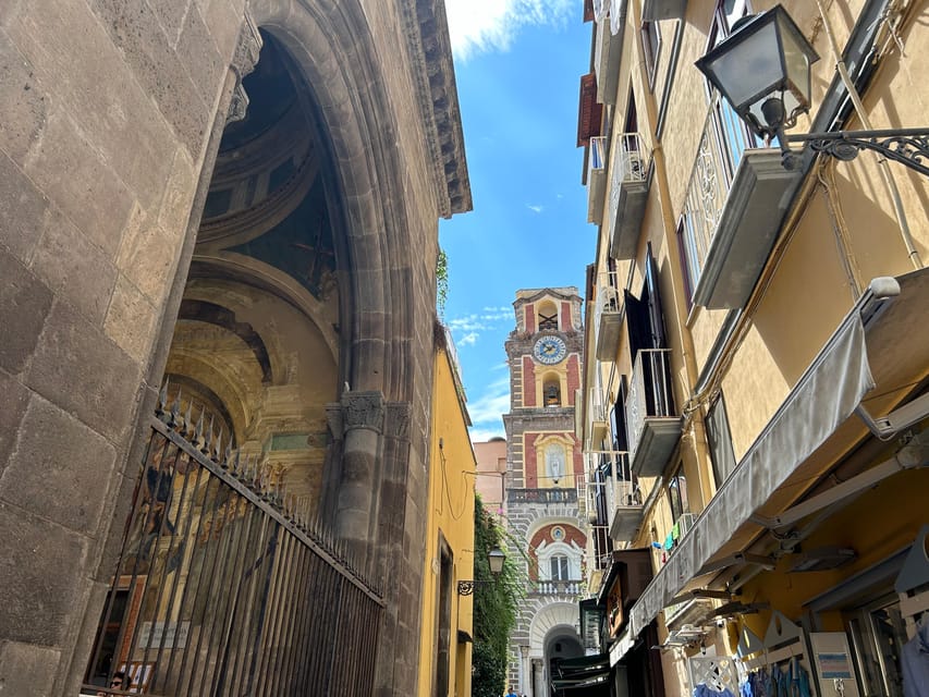 Sorrento through the eyes of a local - Cloister of St Francis and modern graffiti art