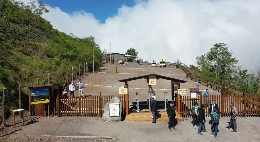 Sorrento: Vesuvius Day Trip with Entry and Lunch - Sorrento to Vesuvius: the start that sets your day up right
