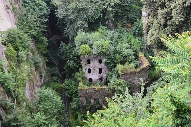 Sorrento Walking Tour & Limoncello Tasting - Centro Storico and Villa Comunale: Lemon Culture Meets the Gulf of Naples