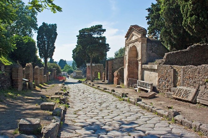 Stories of Pompeii: Small Group tour with archeology expert guide - Small Groups and Headsets That Help You Hear Every Detail