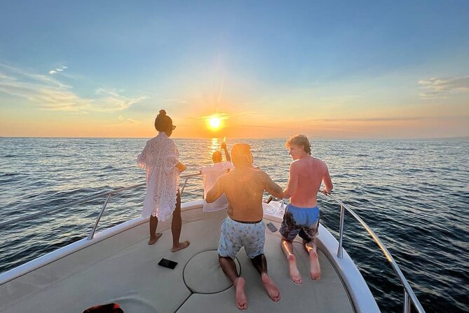 Sunset cruise on Amalfi Coast - Stop 1 on the Sorrento Coast: cove swimming with prosecco and music
