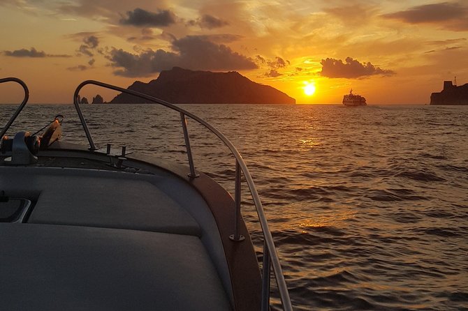 Sunset tour by private boat - Natural Arch and Villa Malaparte, seeing Capri’s icons from the sea