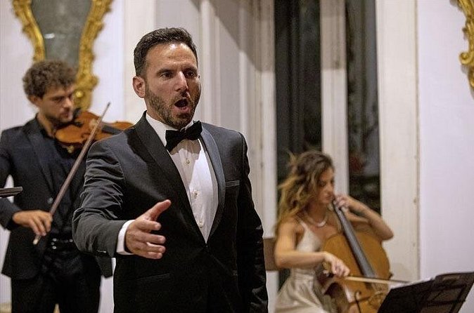 The Three Tenors in Sorrento - The 80-minute show: Italian opera favorites with comedy and strings