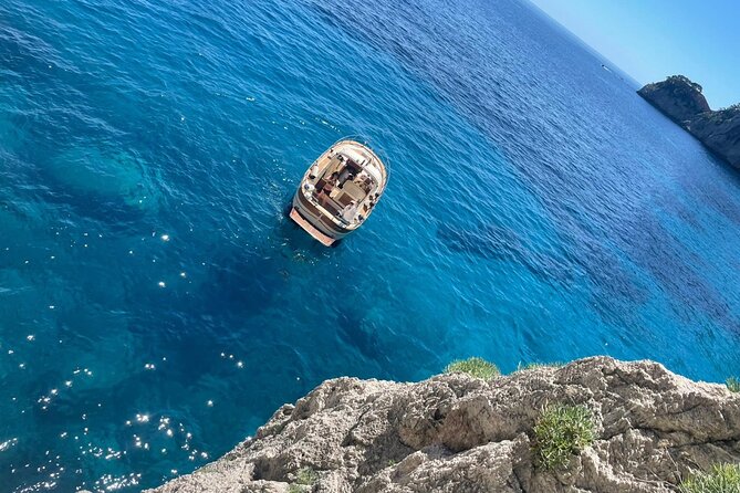 Three Hour Private Guided Tour of Capri with a luxury Gozzo cabin cruiser - Onboard comfort: what’s included on the luxury gozzo