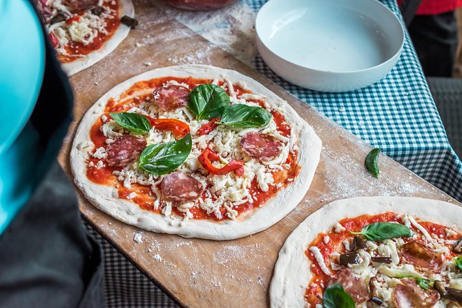 Toss, Bake, Cheers! - Sorrento Pizza Making Class with Wine - Timing, group size, and how long to plan for
