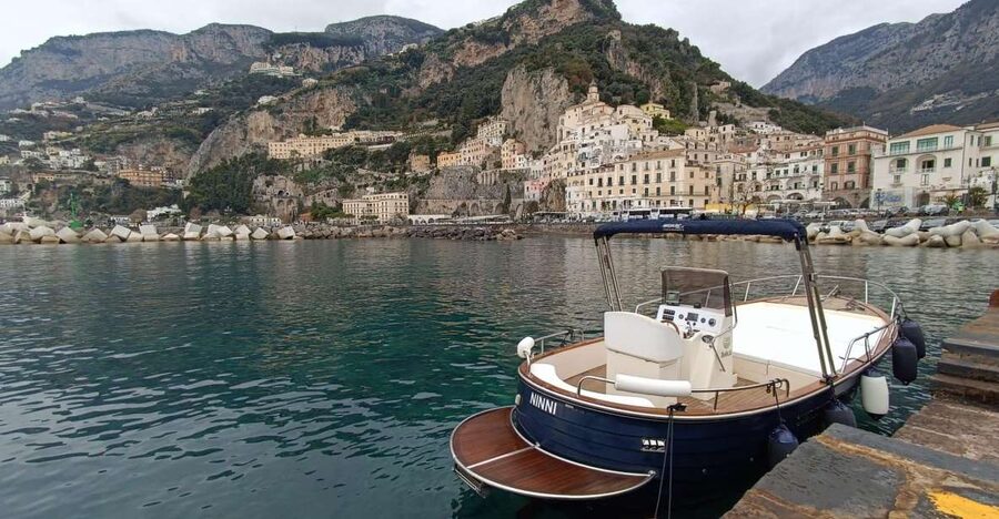Tour in Barca da Amalfi un Viaggio da Sogno in Amalfi Coast - Aperitivo on the water, then the westward coast sprint