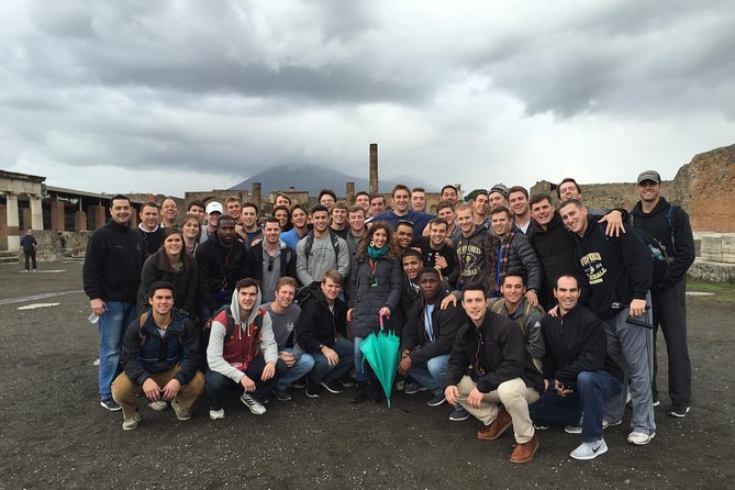Tour in the ruins of Pompeii with an archaeologist - Meeting point at Via Villa dei Misteri, finishing at the Foro di Pompei