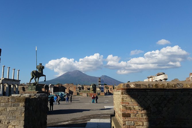 Tour in the ruins of Pompeii with an archaeologist - Stop 1: Pompeii Archaeological Park with an official archaeologist guide