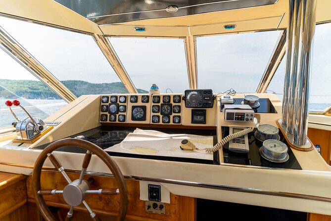 Tour of Ischia in Private Yacht - Boarding in Forio, then letting the captain drive the day