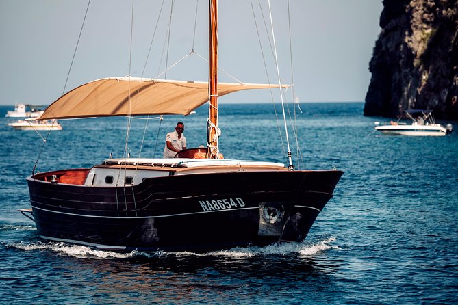 Tour of the island of Procida in a schooner - A schooner day from Forio to Procida, without rushing