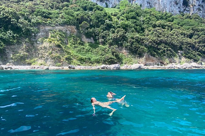 Tour Privato di Capri in Barca - The coastal route around Capri, the stuff between the stops