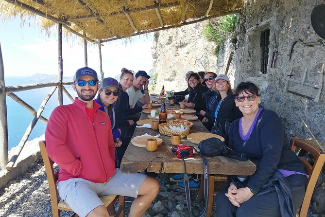 Trail of the gods with local guide Saveria Fiore "Ladybug" - The shepherd cabin break: goat cheese and wine with local context
