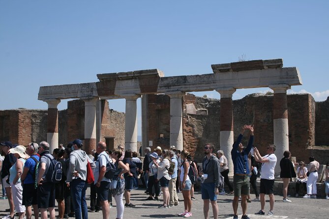 Tramvia Napoli Daily Trip to Pompeii Ruins - Team on board: what the guides do for the smoothness