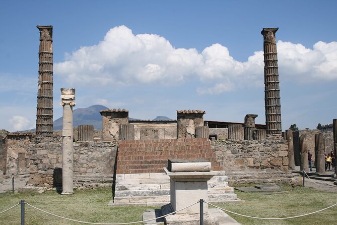 Tramvia Napoli Daily Trip to Pompeii Ruins - The main downside to weigh: pickup delays and crowded seats