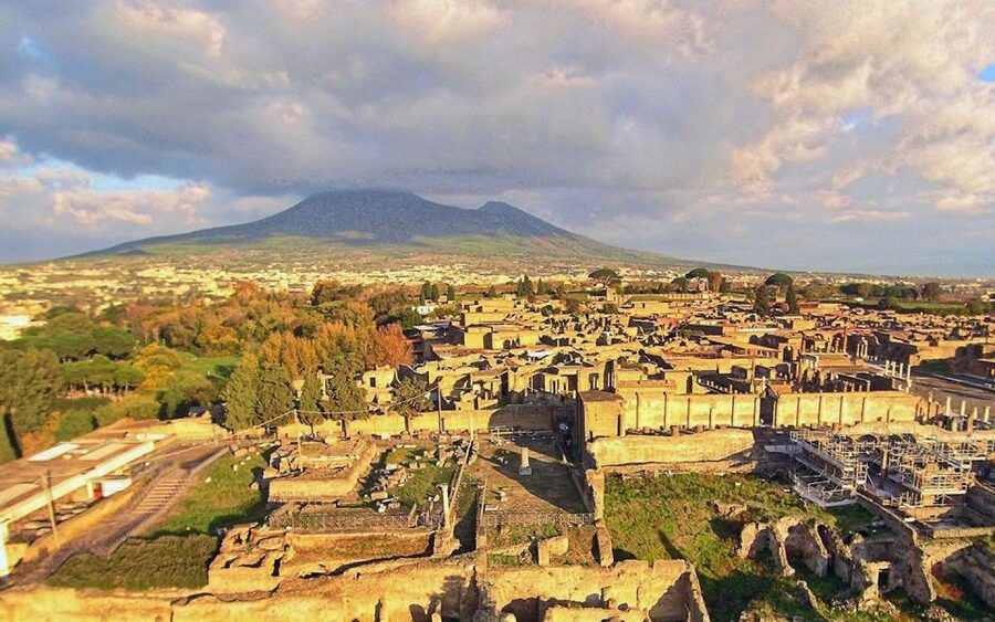 Transfer from Sorrento to Naples & 2hr stop at Pompeii site - A Smart Way to Combine Two Big Stops