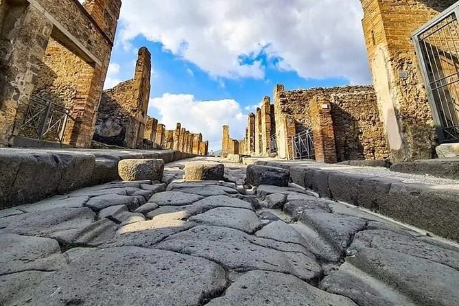 Transfer Naples airport/station to Sorrento with stop in Pompeii - Key things worth knowing before you go