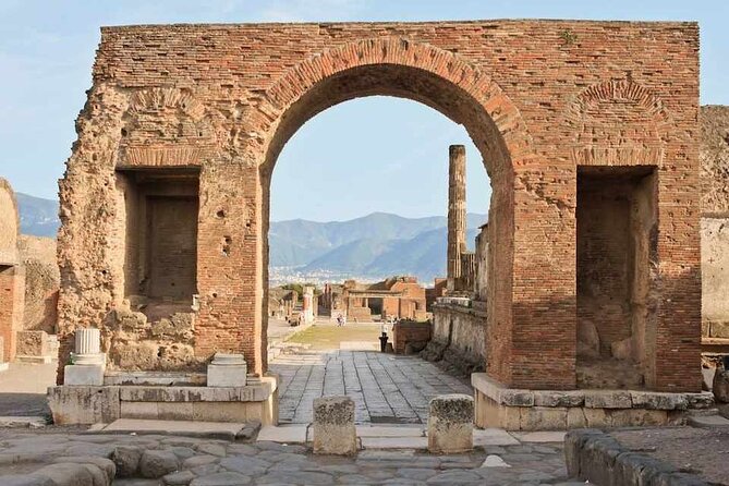 Transfer Naples Sorrento plus Pompeii or vice versa - When This Route Makes the Most Sense for You
