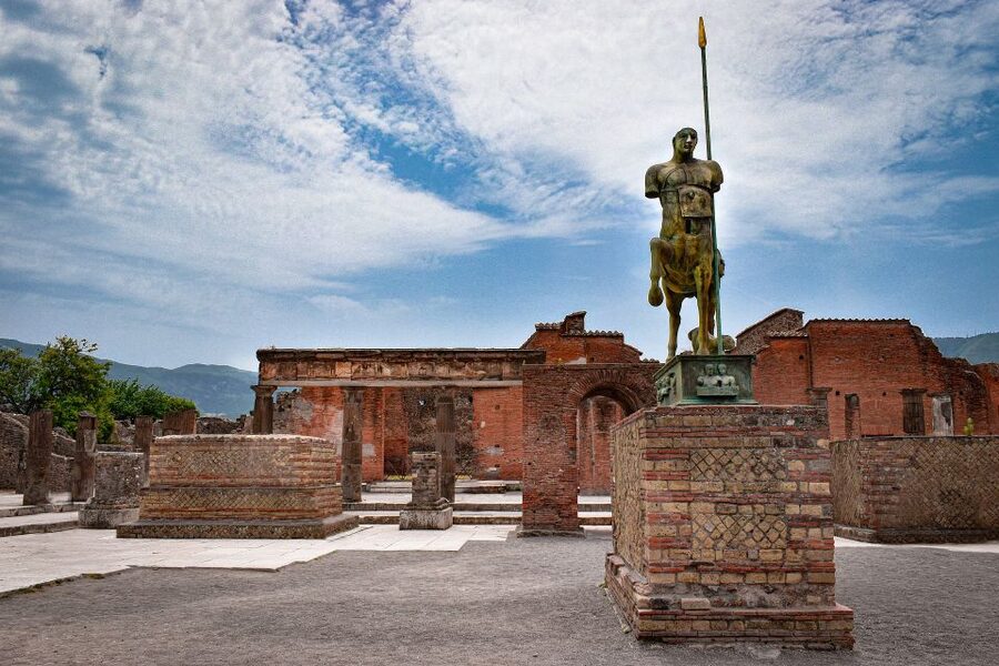 Vesuvius and Pompeii Transfer + Entrance for the Vesuvio - What to bring for Vesuvius: small items that matter on the climb