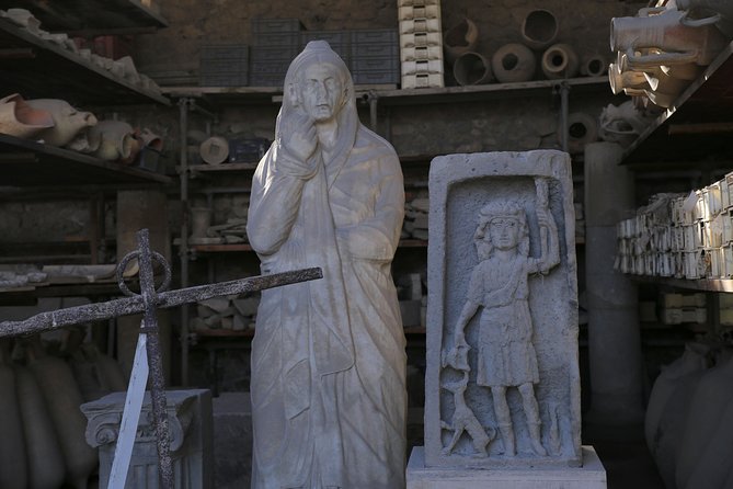 VIP Pompeii Tour including Newly Opened Houses With Archaeologist - Domus of Venus: colonnades, a courtyard, and the Birth of Venus scene
