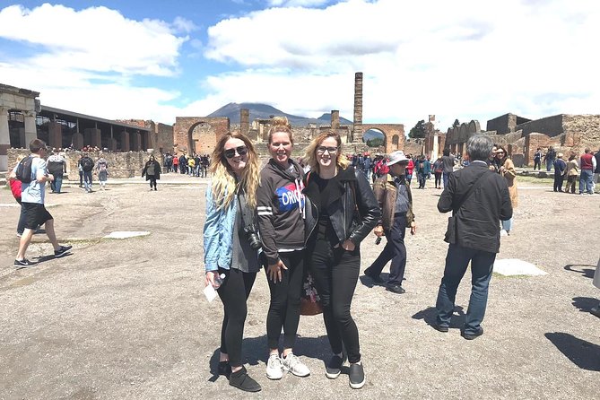 VIP Pompeii Tour including Newly Opened Houses With Archaeologist - Forum, Teatro Grande, and the Odeon: the fastest way to get your bearings