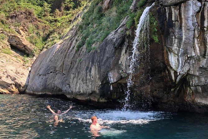 Visit Costiera Sorrento Coast Between history and legend - Cascatella di Punta Lagno: the coastline that reaches toward Capri