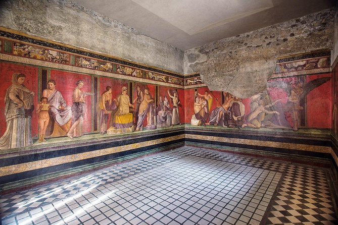 Visit Pompeii with a local expert guide - Stop 1, Foro de Pompeya: how Romans lived in public
